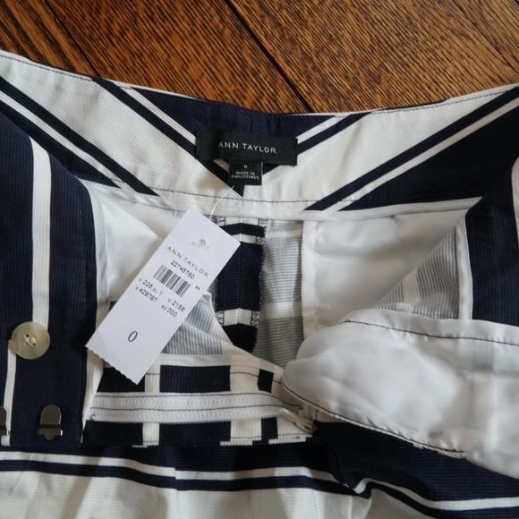 NWT Ann Taylor Pleated Shorts - Picture 3 of 3